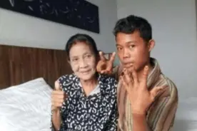 81岁老阿姨和36岁的小伙子住一起十几年，小伙子为了结婚独自出走图片