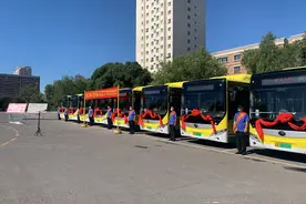 乌鲁木齐市上线44辆新能源公交车图片