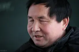 拉二胡的阿炳究竟是怎么样的人？撕开遮羞布，网友：只剩下不堪图片