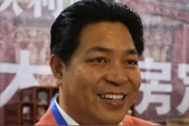 当年乞讨承蒙相助，20年后他以百万报恩，美丽姐姐：你出息了就好图片