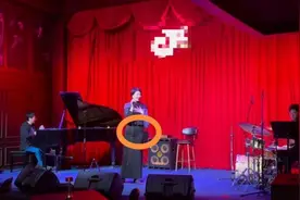 李亚鹏前女友现身酒吧，小腹微凸孕味浓，曾低调恋爱1年无结果图片