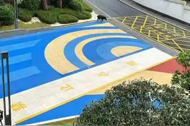 赣州一小区内惊现野猪，跑的飞快！还惊动了公安和消防……图片