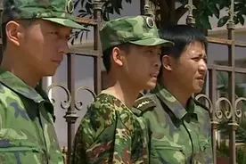 《士兵突击》太太团，播出15年，这些硬汉演员最终娶了谁？图片