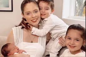 超模Coco产后度假，眼角皱纹密布满臂色斑，不坐月子太显老？图片