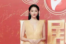 国剧盛典“病历本”式签名：金晨身后签名火了：唯一的汉字图片