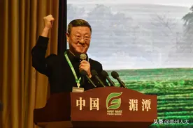 视频 | 著名歌唱家韩磊茶博会现场为贵州茶代言，还在清镇认领了半亩茶园！图片
