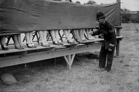 旧影拾记：20世纪欧洲女性“最美脚踝”选美大赛，只看脚美不美图片