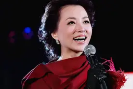 董卿现在在央视的职位是什么？视频封面