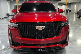 尺寸再次加长！长近5米8，长轴版凯雷德实拍，在路上妥妥的回头率图片