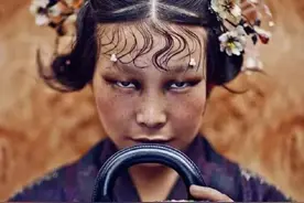 “媚洋”的陈漫被3万网友声讨，中国妇女报发声，批其是阴间审美图片