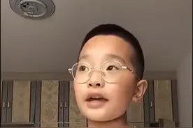 钟美美模仿语文老师，太像我们初中班主任了图片