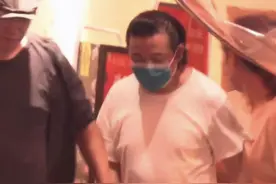 潘粤明携绯闻女友聚餐被拍，两人低调相恋多年，气质外貌不输董洁图片