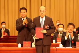 李岩松当选大庆市市长图片