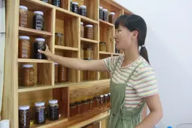 致富不忘众乡亲 | 蒲川小伙带领村民养蜂致富图片