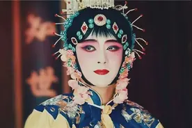 新婚夜掀开盖头，新娘却成姑姑，他不声张照娶，终成一代京剧大师图片