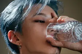 Seventeen权顺荣首次单独画报，“舞蹈和歌曲依然有趣”图片