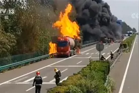 恢复通行！沪陕高速安徽合六叶段危化品车追尾起火致2人死亡图片