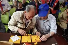 过年寄给长辈的包裹中，藏着适合他们玩的老年玩具图片