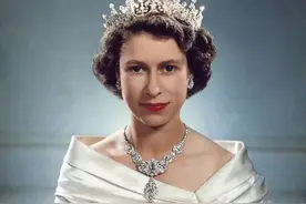 英女王的珠宝有些不吉利？原材料取自坟墓，由2000颗钻石珍珠组成图片