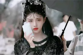 鞠婧祎新剧路透，一改以往的清纯风格，火红色羽毛古装“太绝”了图片