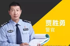 信号灯红灯，机动车超过斑马线，车在道路中间，算闯红灯吗？图片