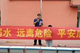 两男生毕业8年后举报遭男老师猥亵，涉事老师回应：当年体罚过他们，他们联合起来整我，我会告他们诽谤图片