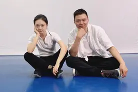 老师晒舞蹈课照片，赵今麦频频出镜，穿黑色紧身裤身材成“亮点”图片