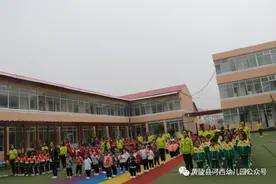 我园“童心爱国庆中秋 童声传唱迎国庆”系列活动之“童声传唱 庆国庆迎中秋”红歌展演欢庆开演图片