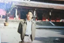 流浪歌手没双腿没文化，却娶了健康漂亮女孩活成励志人物，他凭啥图片