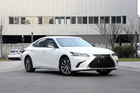 实在是太损了，网友：32万的雷克萨斯ES，真跑不过32岁的苏炳添？图片