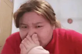 郭老师直播中让赵露思给她舔脚，被骂后哭着否认，为了红毫无底线图片