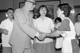 1980年一日本妇女来北京，见到聂荣臻当场下跪喊爸爸，怎么回事？图片