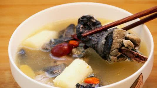 外国人怎么没有鸡皮肤