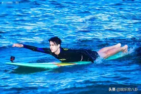 《夏日冲浪店》官宣王一博图片