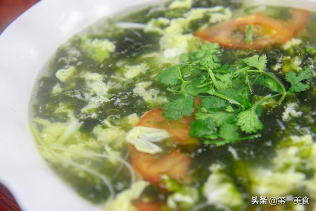 紫菜鸡蛋汤的家常做法（用这种方法做紫菜蛋花汤）