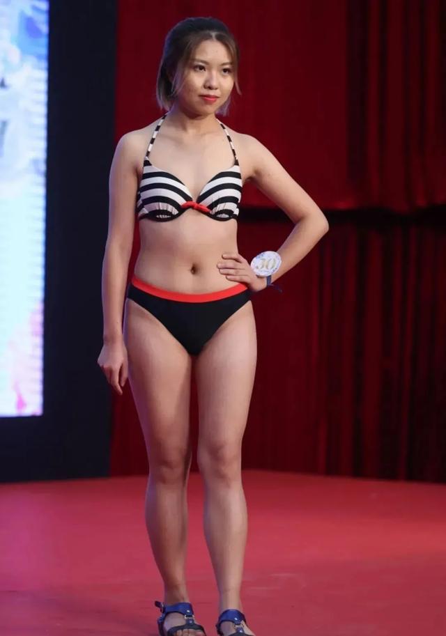 大学游泳课鸡皮肤