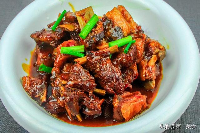 红烧羊排好吃又简单的做法（厨师长教你红烧羊排最好吃做法）