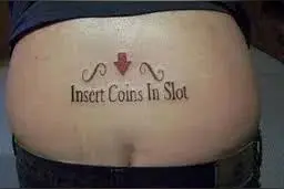 为什么在美国穿低腰裤，屁股缝里总是被人塞硬币？图片