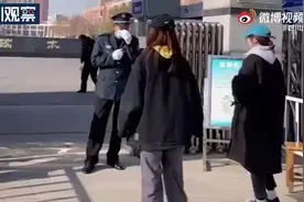 （视频）@太原人，太可爱了！山西运城俩女同学带动保安大叔一起跳舞图片