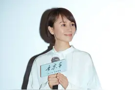 中年女性要拒绝“大妈感”，3款减龄短发，中年女明星都这样剪图片