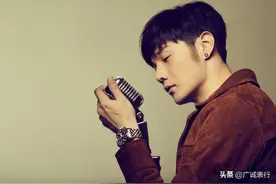 流行音乐歌手李荣浩都戴哪些手表？图片
