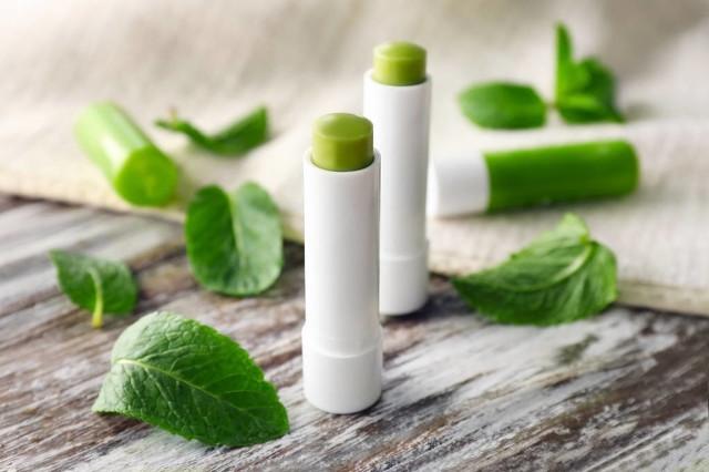 孕妇可以用润唇膏吗 孕妇可以用润唇膏吗?会不会有副作用? 孕妇可以用润唇膏吗 孕妇可以用润唇膏吗?会不会有副作用?