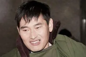 没想到被个“假”草根歌手骗这么多年！韩红一怒之下将他赶下台图片