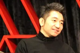 《好春光》吴彤：21岁创建乐队，33岁遭其"开除"，今如何？图片