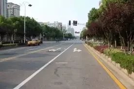 停车时明明没有禁停标志，为啥还是收到了违停罚单？图片
