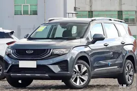 国产7座中型SUV，吉利豪越豪华型，比起对手是否更适合家用图片