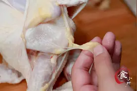 杀鸡时，鸡肚子里的黄油扔掉还是吃掉有讲究，看完长知识了图片