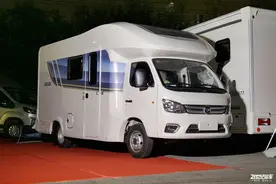 福田微卡C型房车顶配才不到17万！横床/纵床可选，可睡3-4人图片