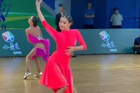马伊琍13岁女儿赛场秀舞姿，身材曲线优越继承好基因，五官像文章图片