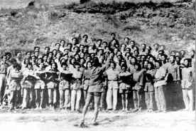 今天，回顾这些经典的抗战歌曲图片